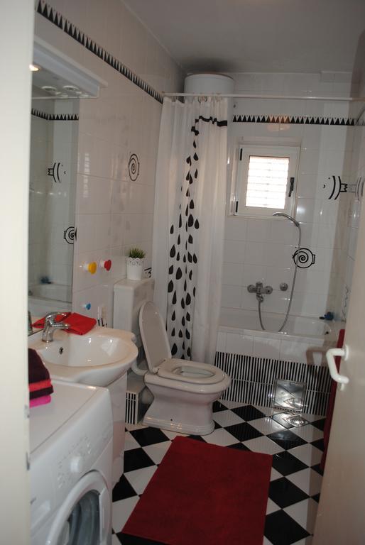 Apartment Optimist Макарска Стая снимка
