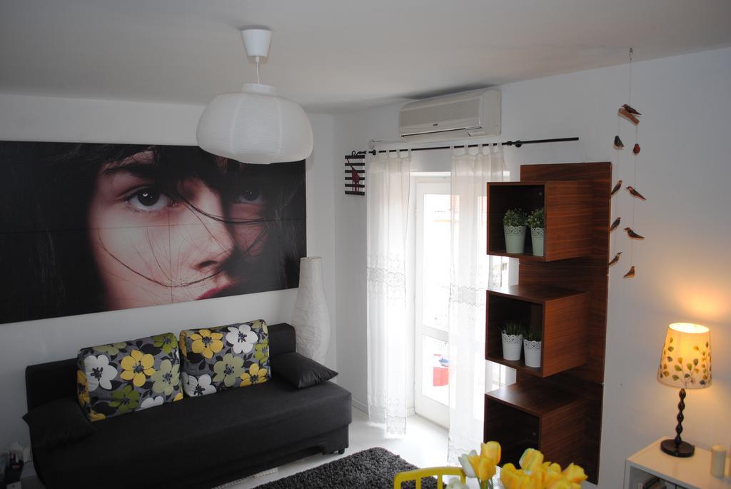 Apartment Optimist Макарска Стая снимка