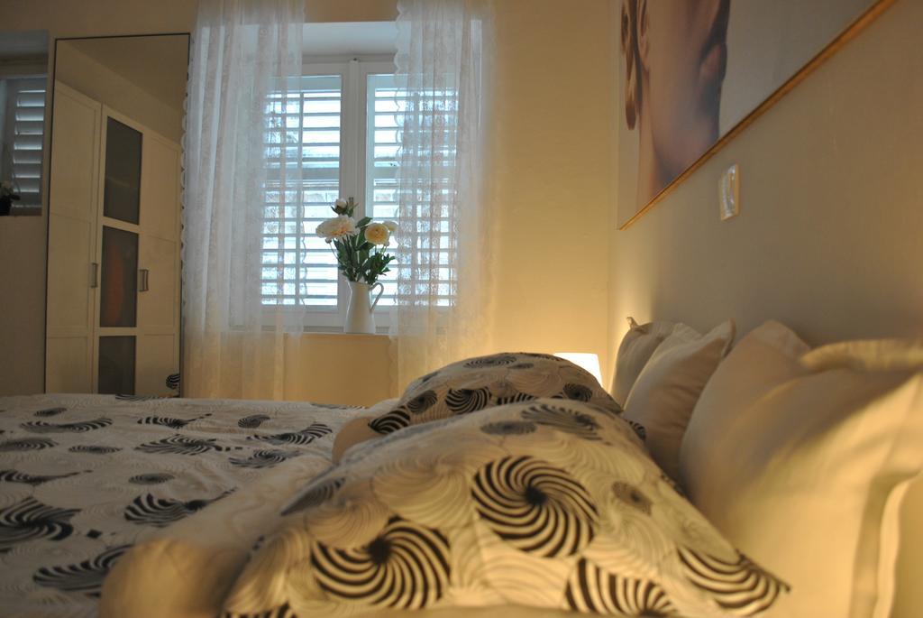 Apartment Optimist Макарска Стая снимка