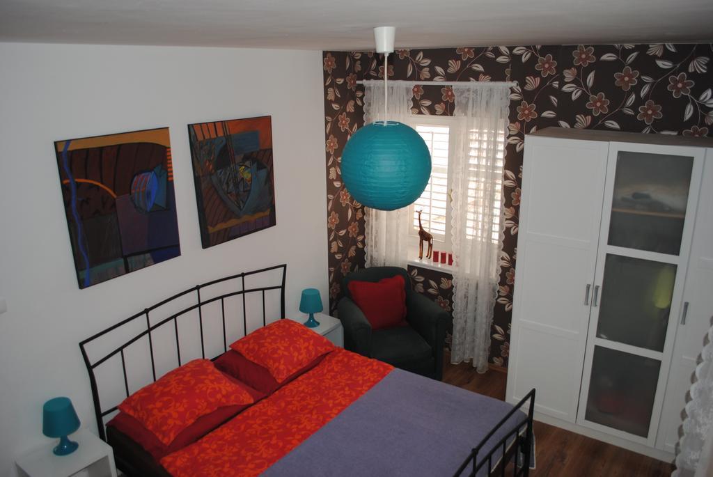 Apartment Optimist Макарска Стая снимка