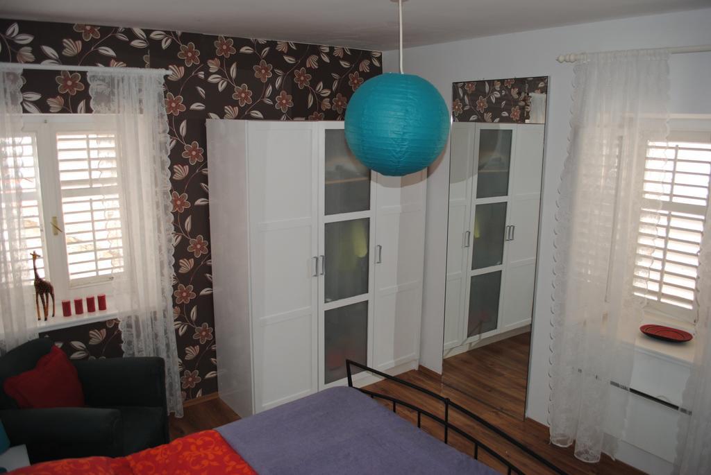 Apartment Optimist Макарска Стая снимка