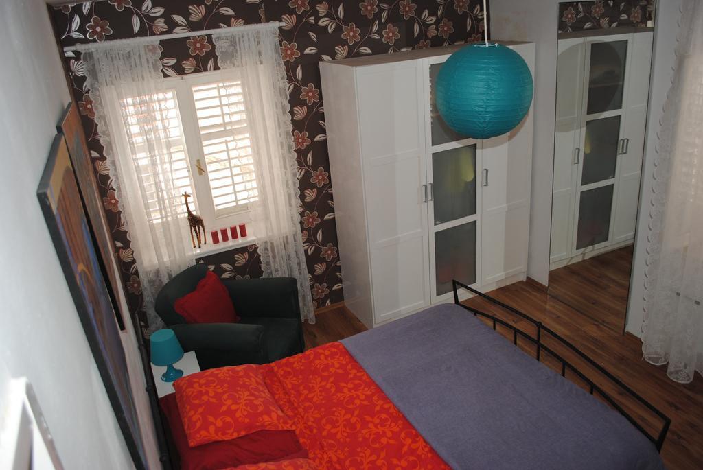 Apartment Optimist Макарска Стая снимка