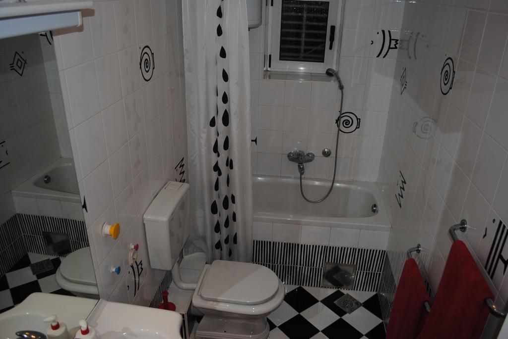 Apartment Optimist Макарска Стая снимка